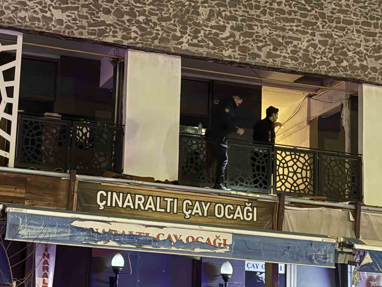 KAYSERİ’NİN MELİKGAZİ İLÇESİNDE BİR OYUN SALONUNDA 2 ŞAHIS ARASINDAN ÇIKAN BIÇAKLI KAVGADA 1 KİŞİ...