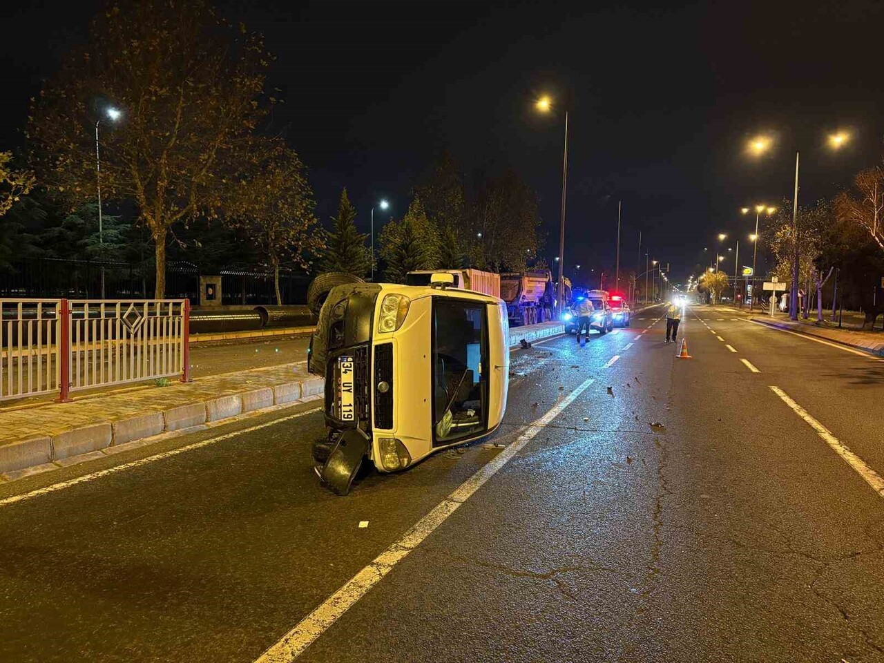 KAYSERİ’NİN MELİKGAZİ İLÇESİNDE ÖNÜNE KÖPEK ÇIKAN HAFİF TİCARİ ARAÇ SÜRÜCÜSÜNÜN DİREKSİYON...