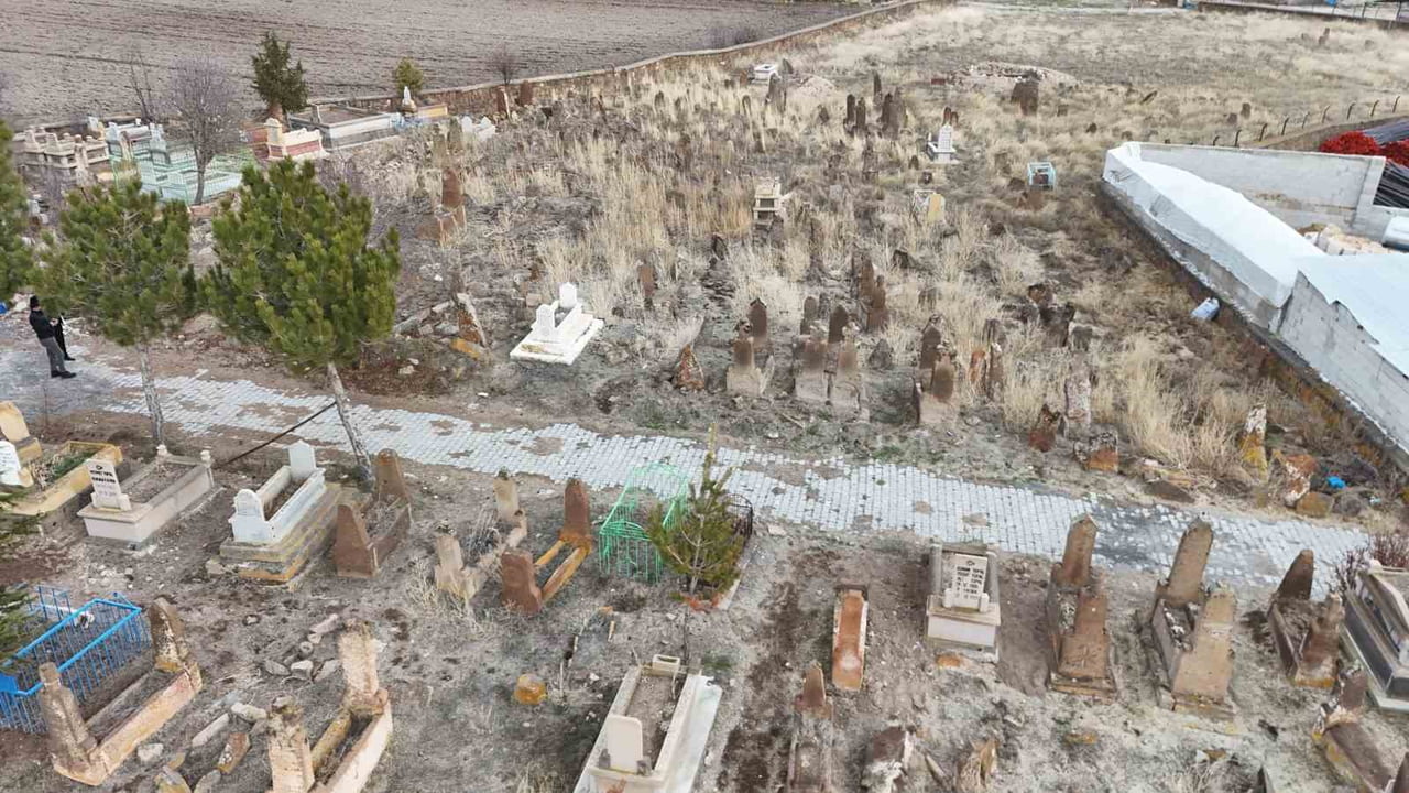 KAYSERİ’NİN TOMARZA İLÇESİNDEKİ TÜRK DÖNEMİ MEZAR TAŞLARININ, TÜRK KÜLTÜRÜNÜN ORTA ASYA’DAN...