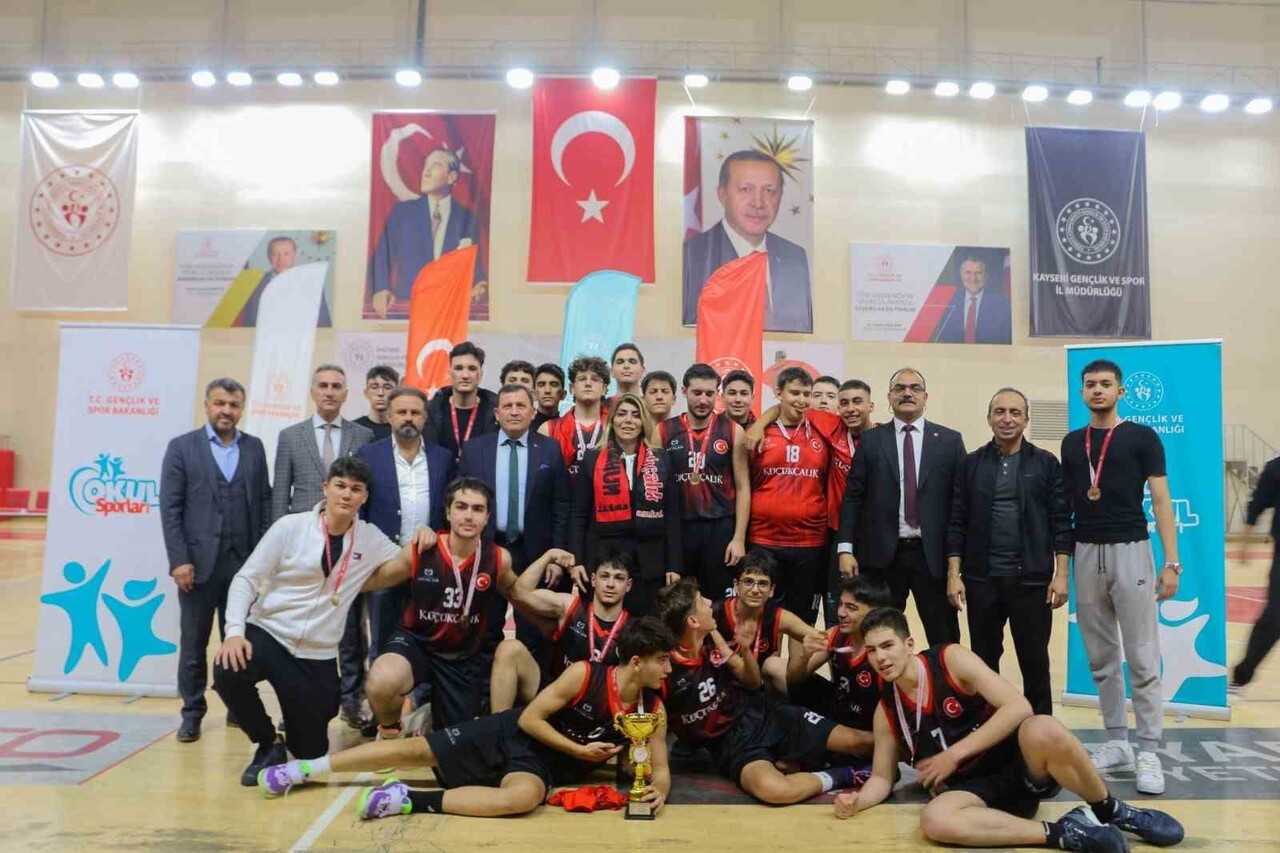 KAYSERİ OKUL SPORLARI GENÇ A ERKEKLER BASKETBOL İL BİRİNCİLİĞİ MÜSABAKALARI DÜN OYNANAN FİNAL MAÇI...