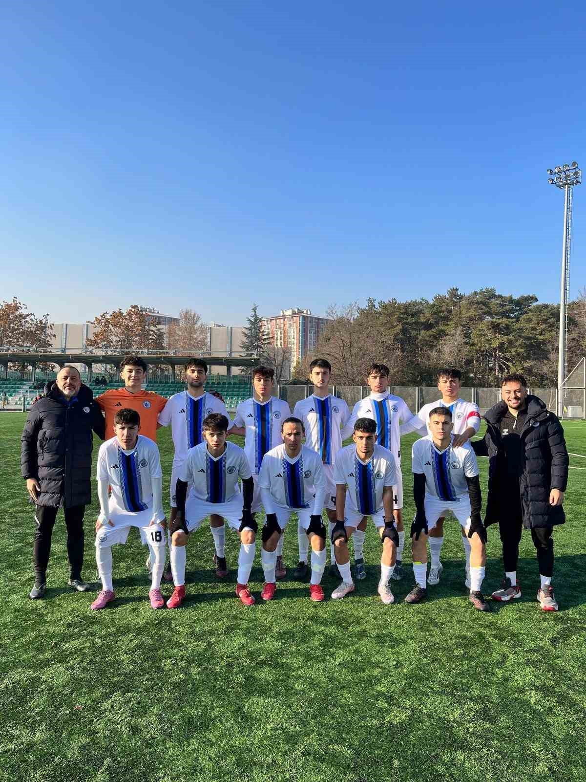 KAYSERİ U18 LİGİ EKİPLERİNDEN ERCİYES 38 FK NAMAĞLUP YOLUNA DEVAM EDİYOR.