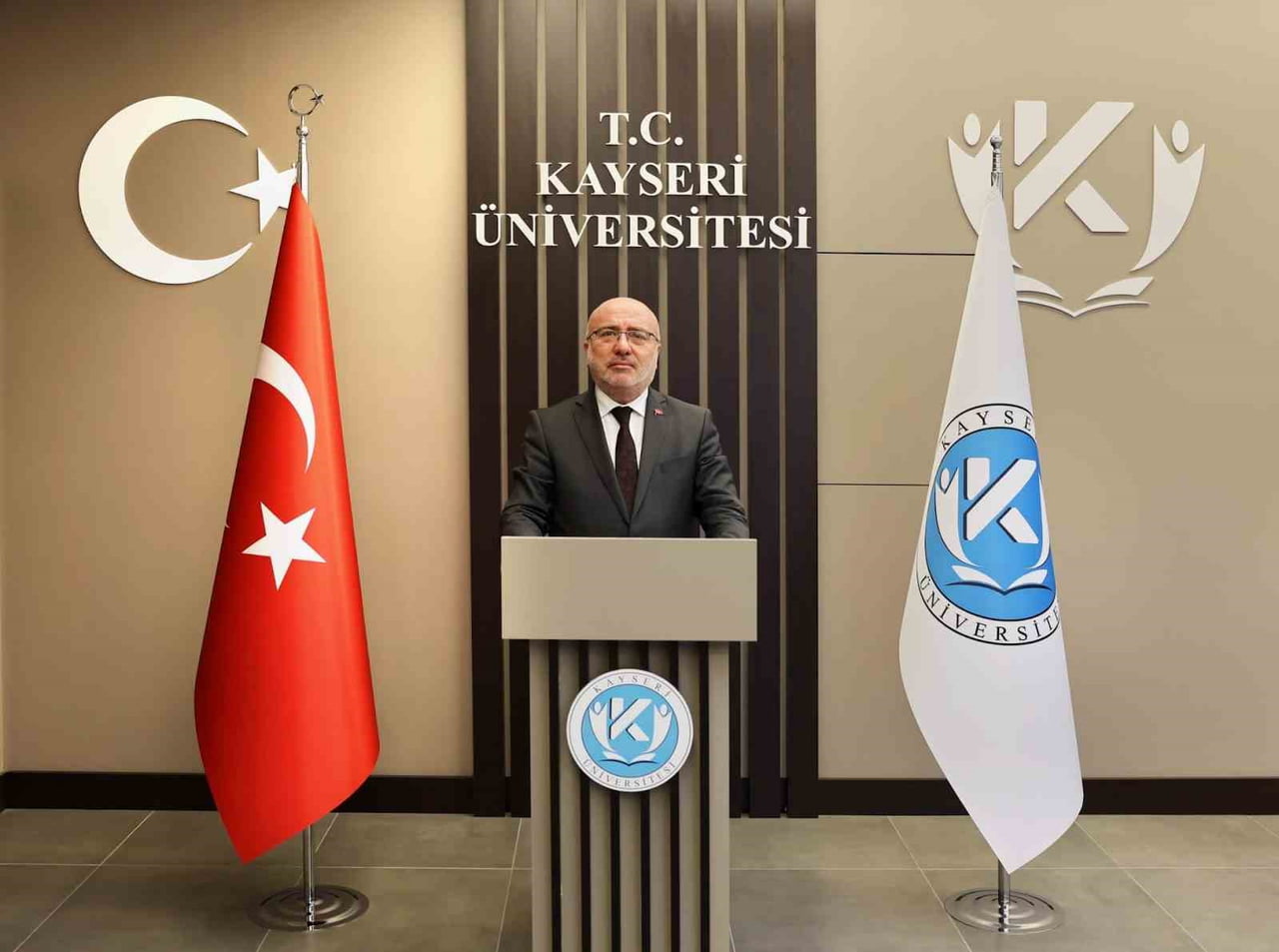 KAYSERİ ÜNİVERSİTESİ (KAYÜ) REKTÖRÜ PROF. DR. KURTULUŞ KARAMUSTAFA, 2026 YILI İÇİN MESAJ...