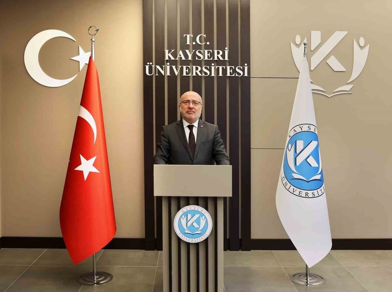 KAYSERİ ÜNİVERSİTESİ (KAYÜ) REKTÖRÜ PROF. DR. KURTULUŞ KARAMUSTAFA, REGAİB KANDİLİ DOLAYISIYLA...