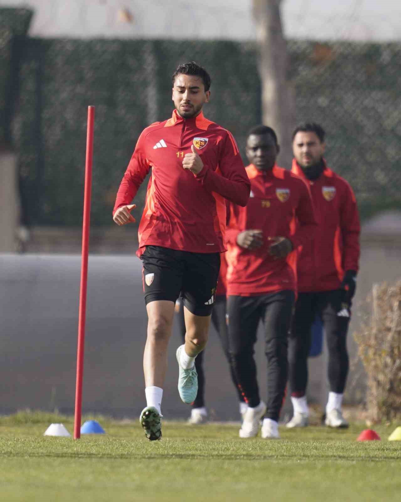 KAYSERİSPOR; SÜPER LİG'İN 17. HAFTASINDA DEPLASMANDA OYNAYACAĞI KONYASPOR MAÇI HAZIRLIKLARINI...