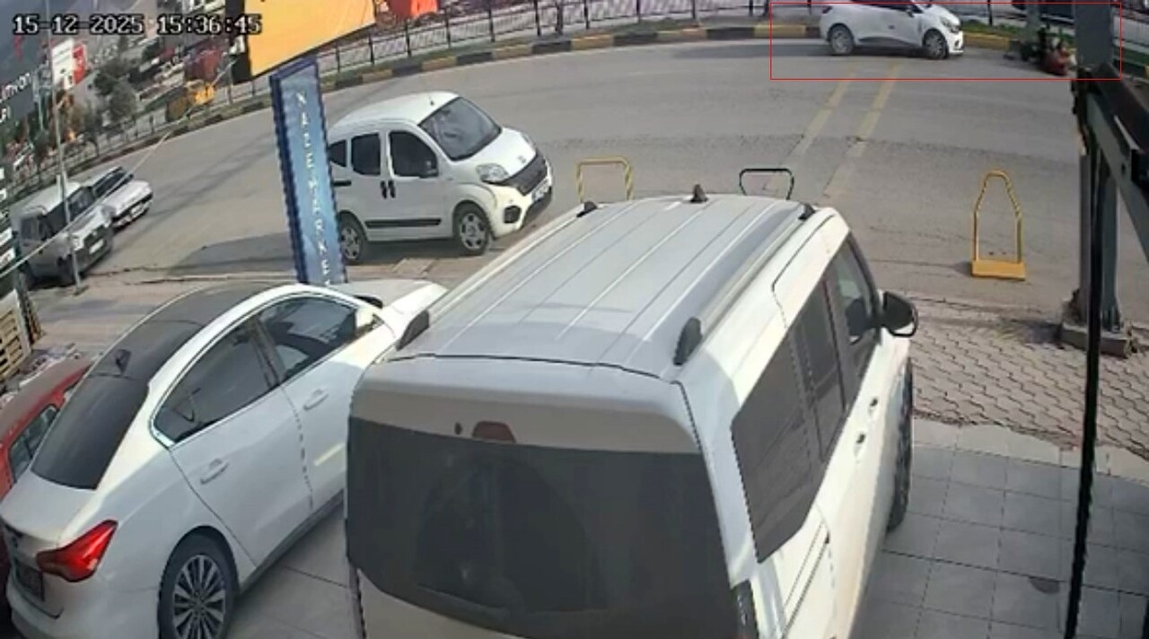 KAZA ANI GÜVENLİK KAMERASINA YANSIDI.