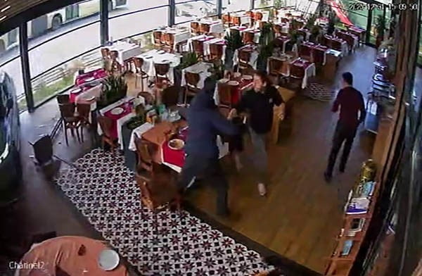 KAZA ANI GÜVENLİK KAMERASINA YANSIDI