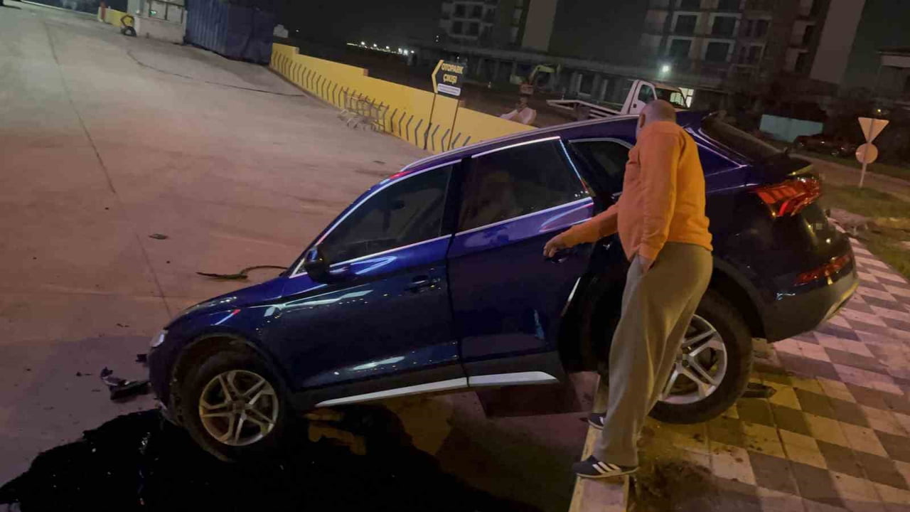 KAZA YAPAN ALKOLLÜ SÜRÜCÜ "TRAKYALIYIM BEN BE YA HİÇ BİR ŞEYİM YOK" DİYEREK POLİSE SARILMAK...