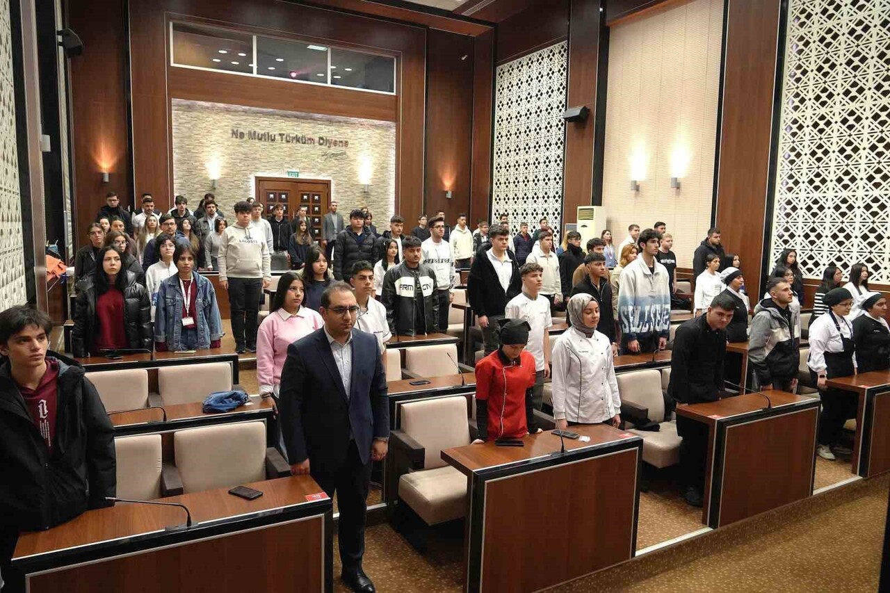 KEÇİÖREN BELEDİYESİ, STAJYER ÖĞRENCİLERE YÖNELİK SAĞLIK EĞİTİMİ PROGRAMI DÜZENLEDİ.