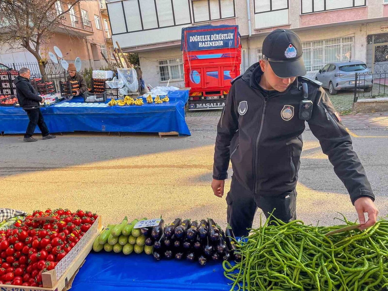 KEÇİÖREN BELEDİYESİ ZABITA MÜDÜRLÜĞÜ TARAFINDAN PAZARLARDA SÜRDÜRÜLEN YAKA KAMERALI DENETİM...