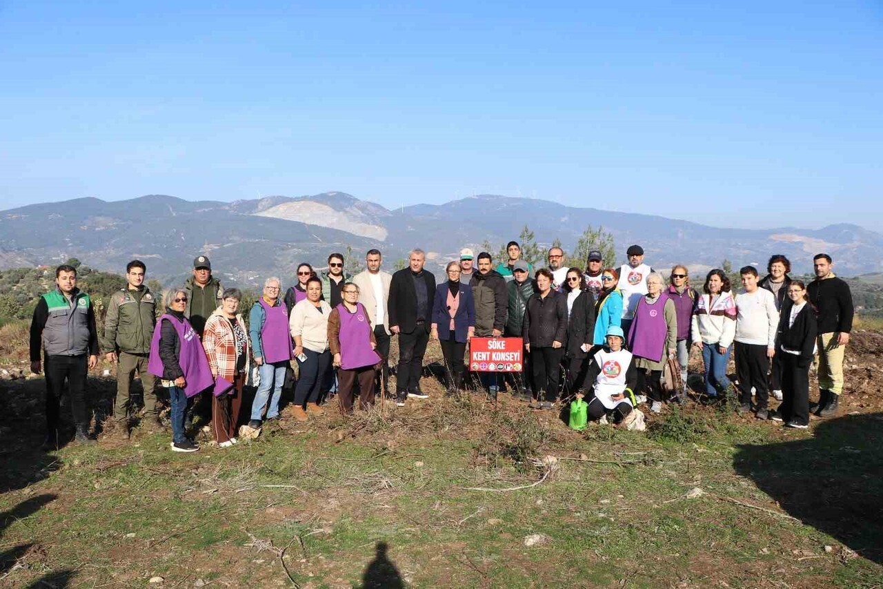 KENT KONSEYİNDEN FİDAN DİKİMİ