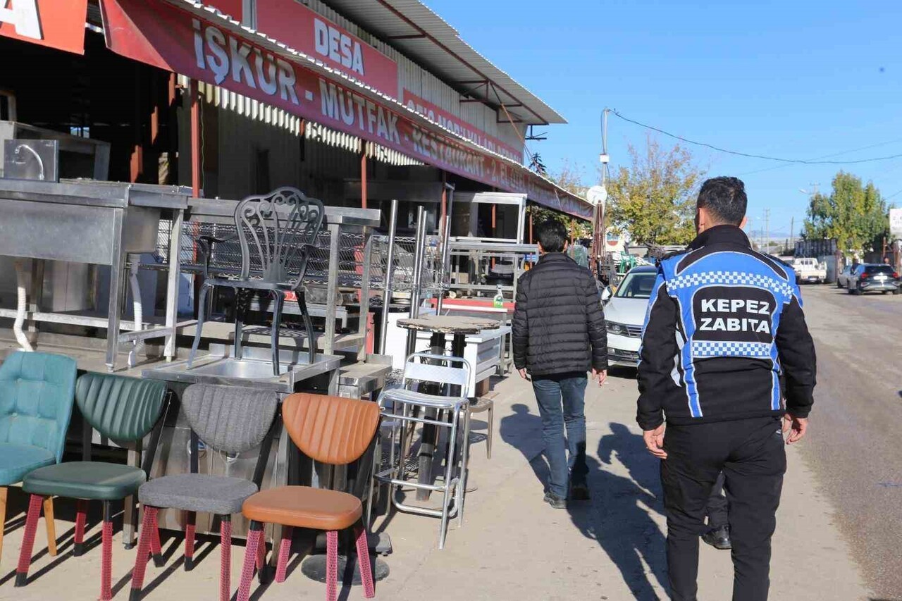 KEPEZ BELEDİYESİ ZABITA MÜDÜRLÜĞÜ EKİPLERİ, ZEYTİNLİK MAHALLESİ'NDEKİ HURDACILAR SİTESİ'NDE...