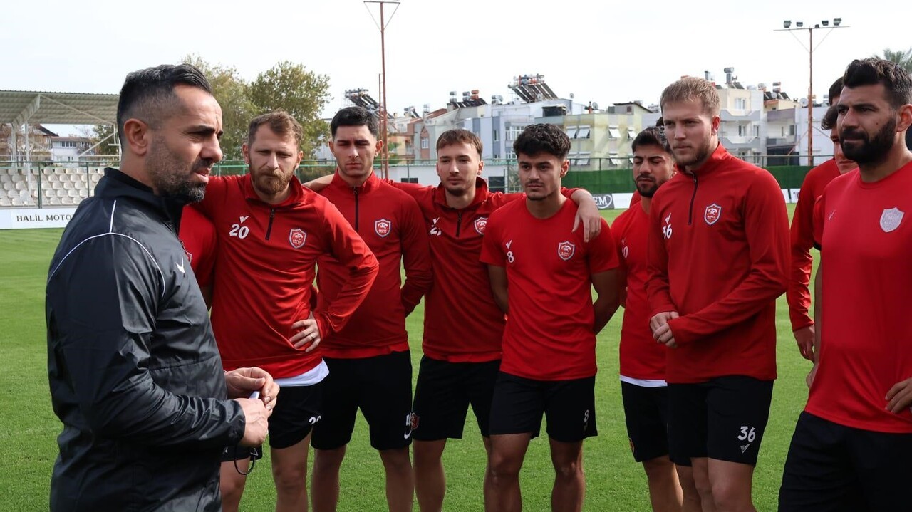 KEPEZSPOR'DA TEKNİK DİREKTÖR EMİN PEHLİVANLAR İLE YOLLARIN AYRILMASININ ARDINDAN TAKIMIN BAŞINA...