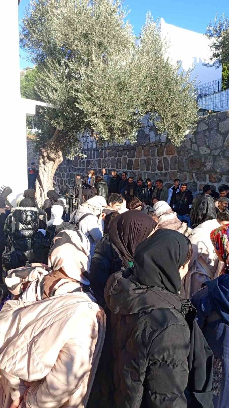 KİRALIK EVDE: 30’U ÇOCUK 82 KAÇAK GÖÇMEN YAKALANDI