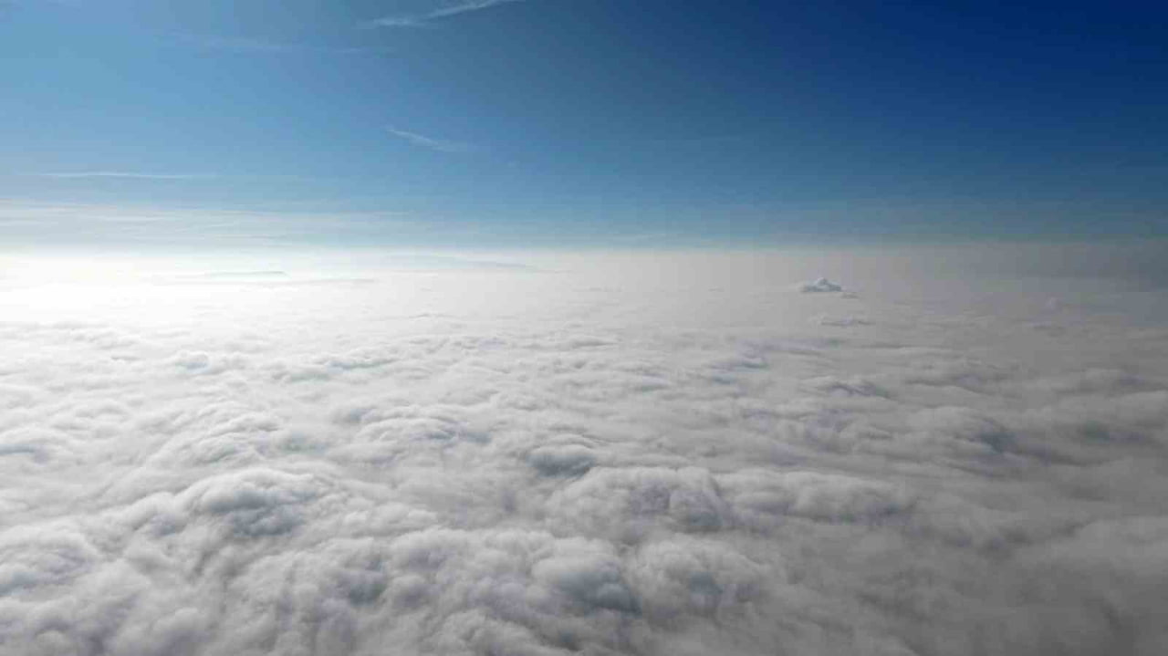 KIRIKKALE’DE KENT MERKEZİNDE ETKİLİ OLAN SİS TABAKASIYLA OLUŞAN MANZARA HAVADAN...