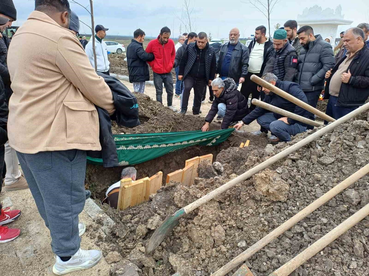 KIRKLARELİ'NDE BİRDEN FAZLA BIÇAK DARBESİYLE ÖLDÜRÜLEN 56 YAŞINDAKİ AYNUR ERKENCİ'NİN CENAZESİ...