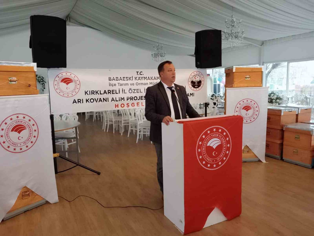 KIRKLARELİ'NİN BABAESKİ İLÇESİNDE ÜRETİCİLERE YÜZDE 50 HİBELİ 385 ADET ARI KOVANI...