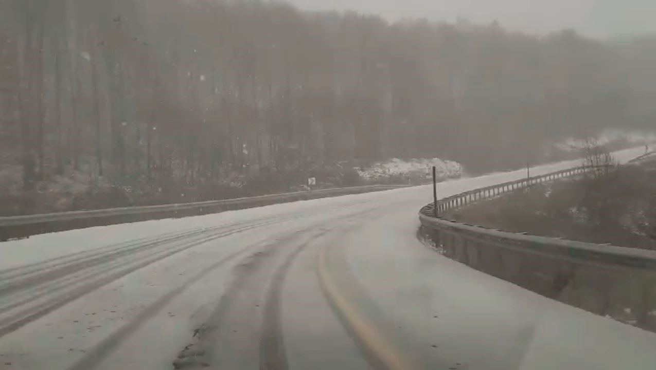 KIRKLARELİ'NİN MAHYADAĞI BÖLGESİNDE KAR YAĞIŞI ETKİSİNİ ARTIRMAYA BAŞLADI.