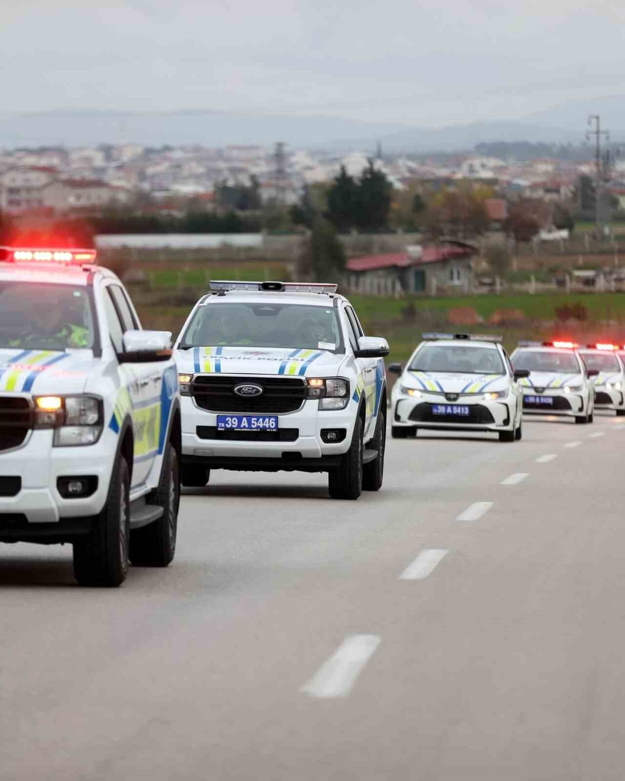 KIRKLARELİ EMNİYET MÜDÜRLÜĞÜ BİRİMLERİ TAHSİS EDİLEN 64 YENİ ARAÇ, DÜZENLENEN TÖRENLE HİZMETE...