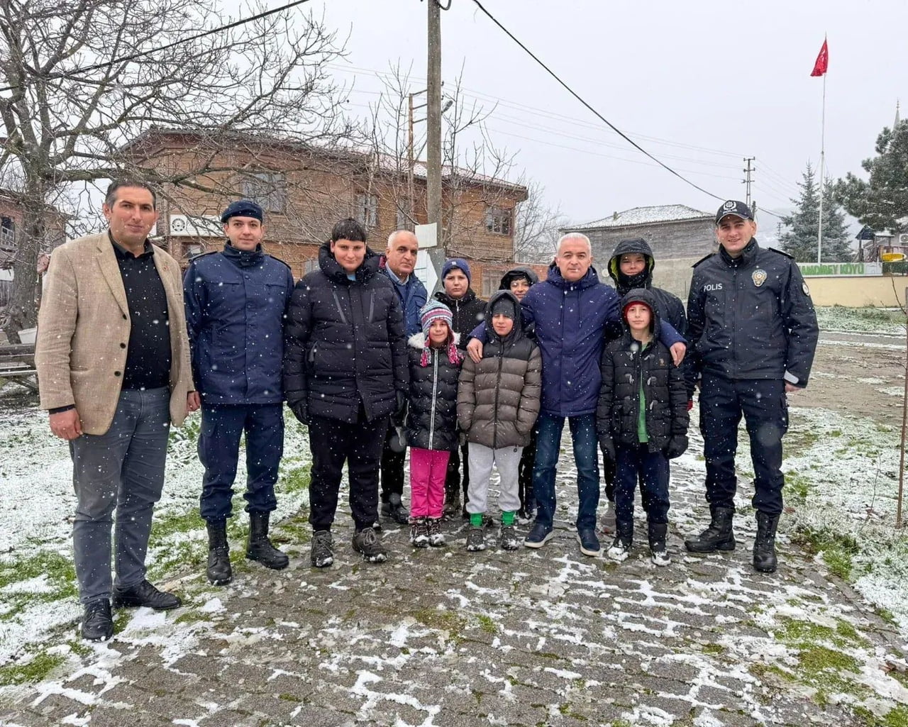 KIRKLARELİ VALİSİ UĞUR TURAN, EŞİ NİHAL TURAN İLE BİRLİKTE DEMİRKÖY İLÇESİNE BAĞLI HAMDİBEY KÖYÜNE...