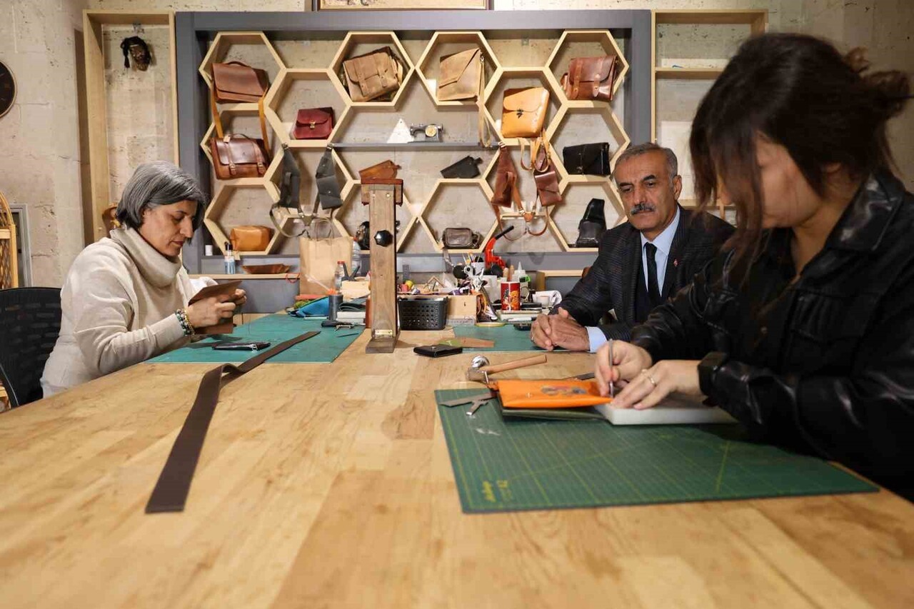 KIRŞEHİR’DE AHİ EVRAN’IN YÜZYILLAR ÖNCE SÜRDÜRDÜĞÜ DERİ İŞLEMECİLİĞİ MESLEĞİ, NAFİYE SELİN DURMUŞ...