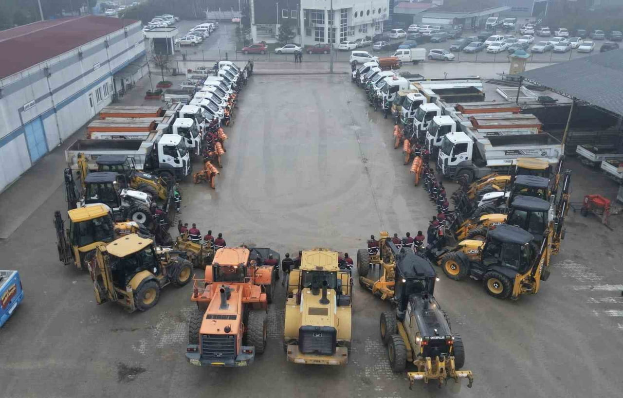 KIŞ MEVSİMİYLE BERABER İNEGÖL BELEDİYESİ KAR YAĞIŞLARINA KARŞI HAZIRLIKLARINI TAMAMLADI. KARLA...