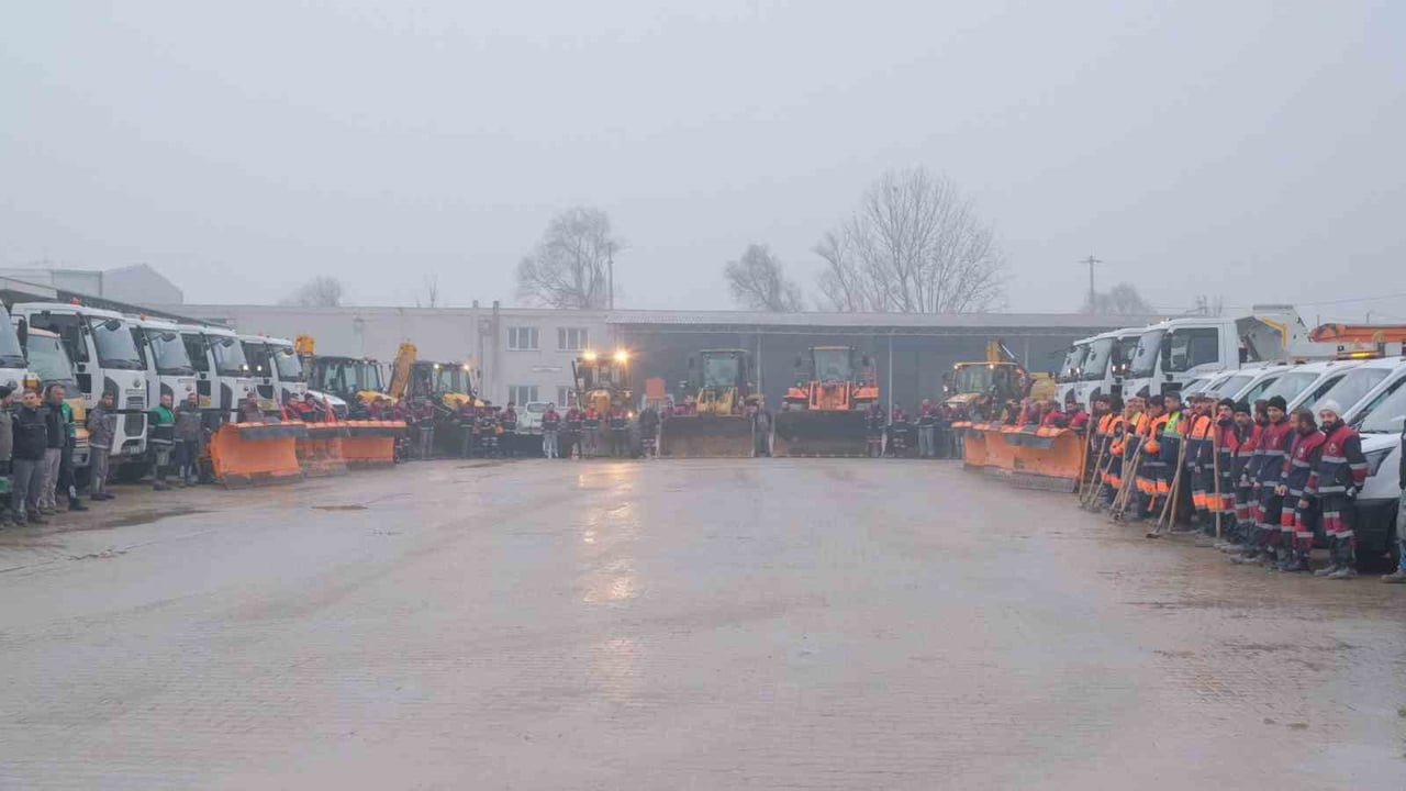 KIŞ MEVSİMİYLE BERABER İNEGÖL BELEDİYESİ KAR YAĞIŞLARINA KARŞI HAZIRLIKLARINI TAMAMLADI. KARLA...