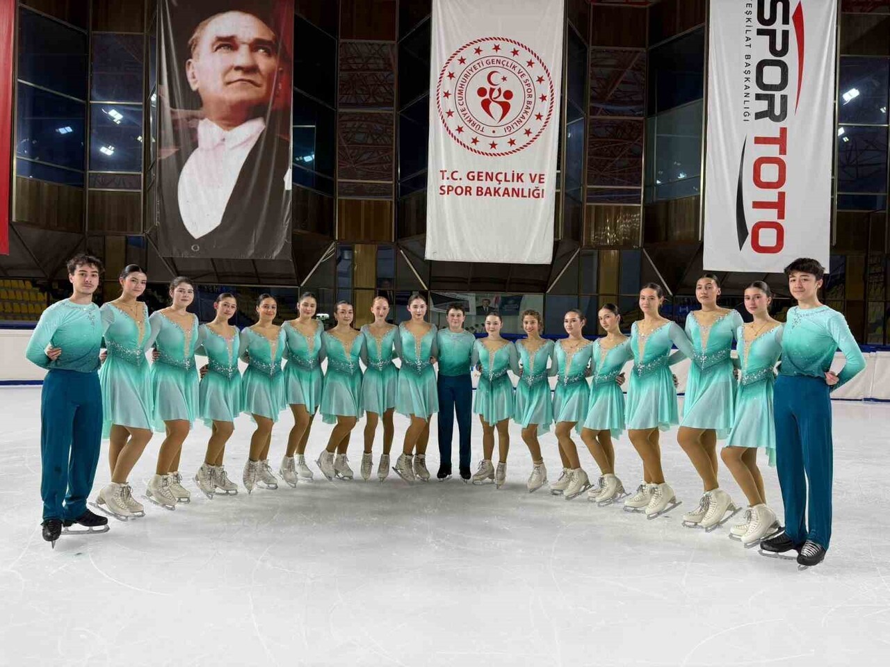 KOCAELİ'DE ÇALIŞMALARINI SÜRDÜREN BUZ 41 SPOR KULÜBÜ, ÇEKYA'DA DÜZENLENECEK SANTA CLAUS CUP'TA...