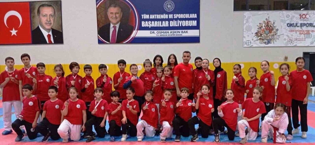 KOCAELİ'DE DÜZENLENEN ÖĞRETMENLERE SAYGI KOCAELİ KARATE ŞAMPİYONASI'NDA KÖRFEZLİ MİNİKLER 23...