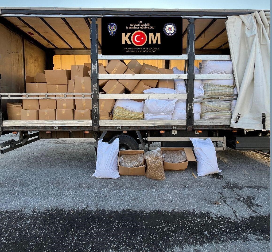 KOCAELİ'DE POLİS EKİPLERİNCE DÜZENLENEN KAÇAKÇILIK OPERASYONLARINDA PİYASA DEĞERİ 5 MİLYON LİRA...
