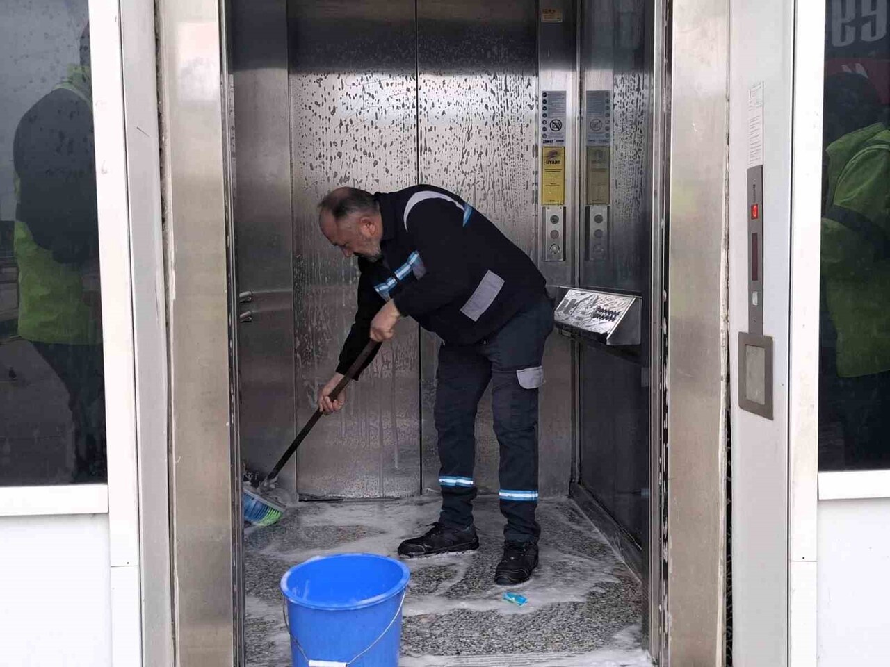 KOCAELİ'DE VATANDAŞLARIN GÜVENLİ VE HİJYENİK ŞEKİLDE ULAŞIM SAĞLAMASI İÇİN KENTİN FARKLI...