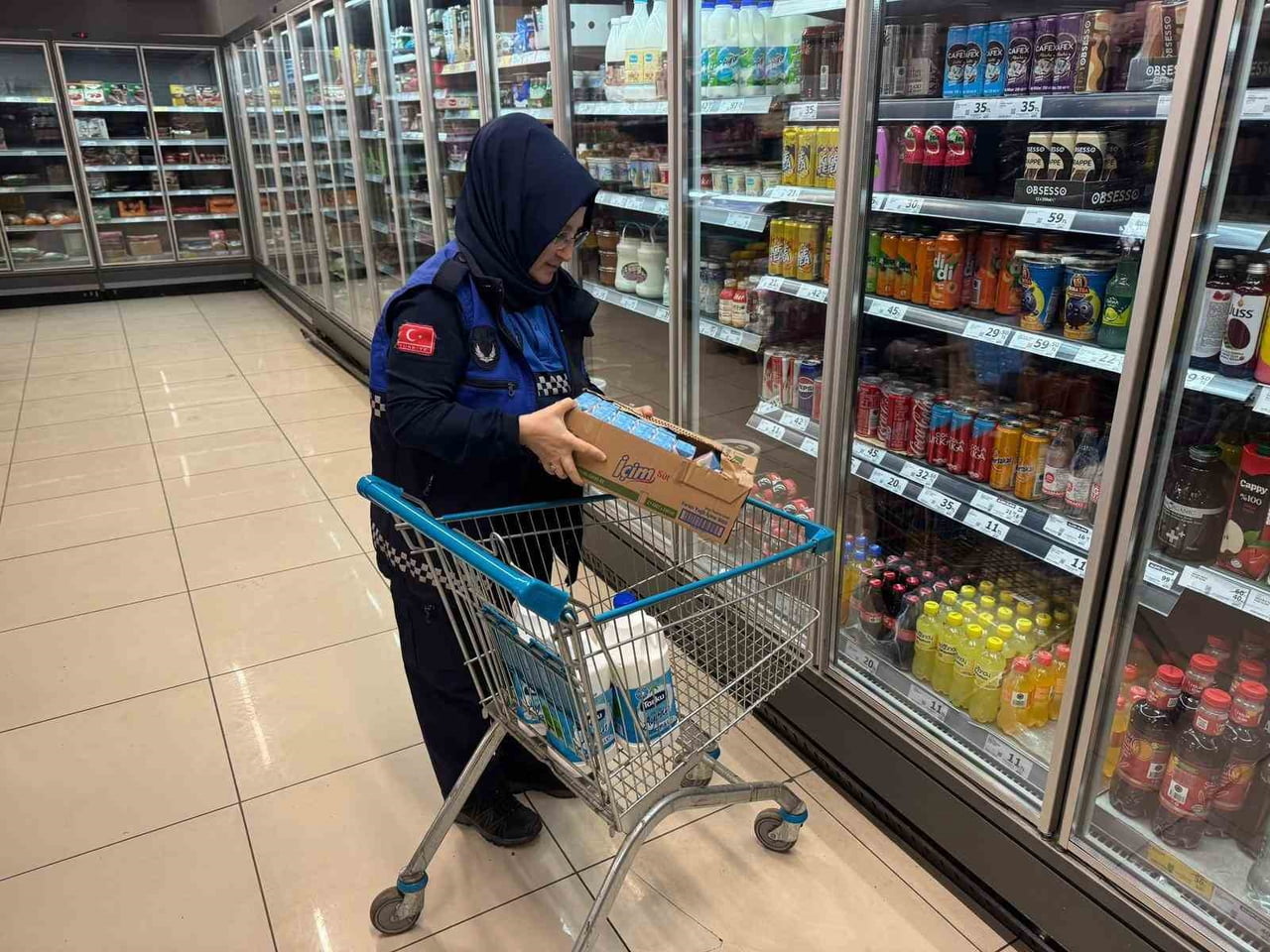 KOCAELİ'DE ZABITA EKİPLERİ, YAKLAŞAN RAMAZAN AYI ÖNCESİ DENETİMLERİNİ SIKLAŞTIRIRKEN, RAFLARDA SON...