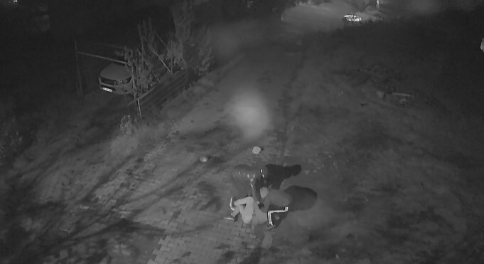 KOCAELİ'NİN GEBZE İLÇESİNDE 74 YAŞINDAKİ ZEKİ AYDIN, EVİNİN ÖNÜNDE KASKLI ŞÜPHELİLERİN SALDIRISINA...