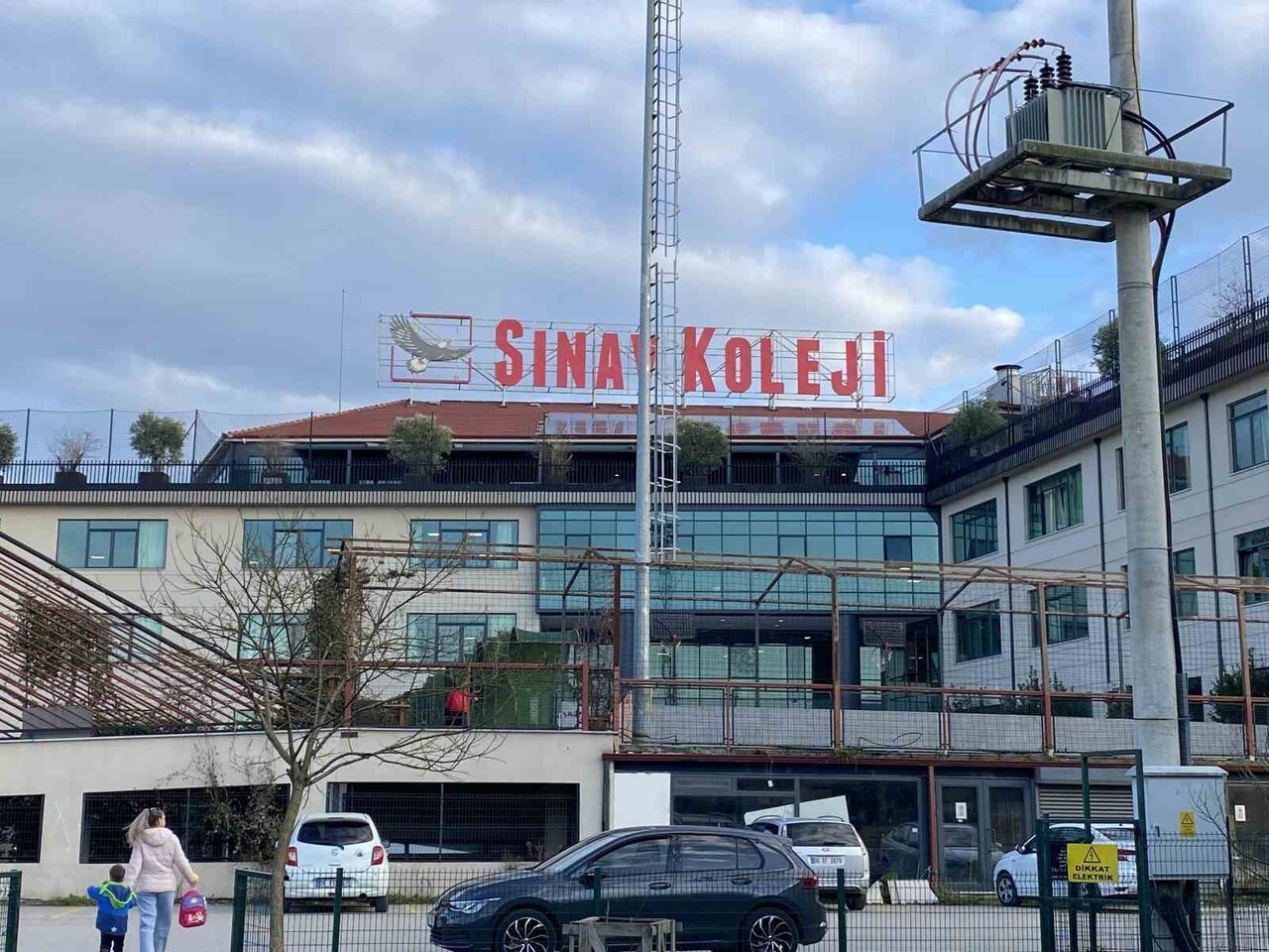 KOCAELİ'NİN KARTEPE İLÇESİNDEKİ ÖZEL BİR KOLEJDE ÖĞRENCİLERİNE CİNSEL İSTİSMAR UYGULADIĞI İDDİA...