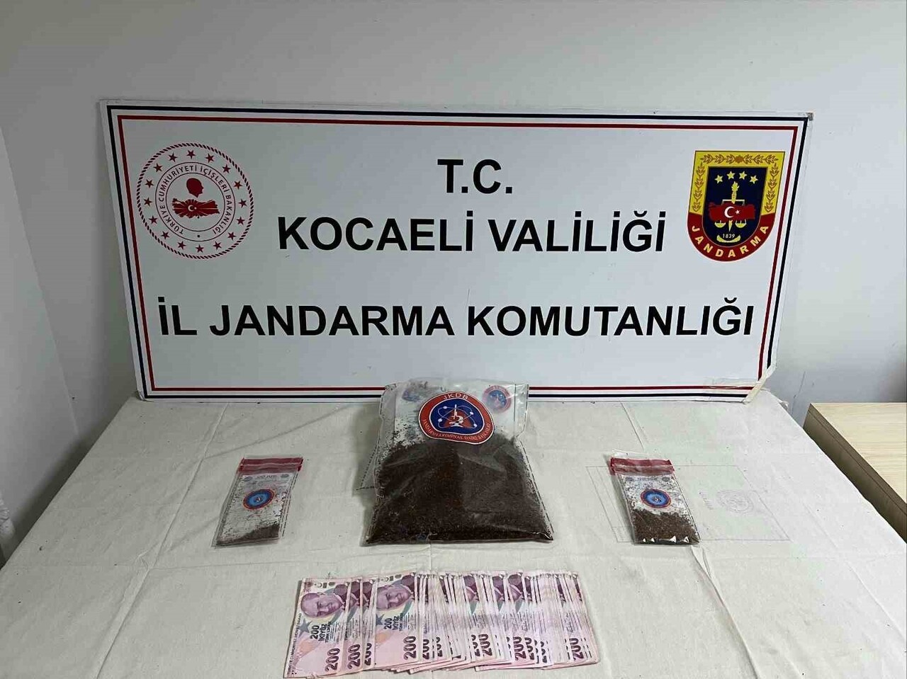 KOCAELİ'NİN KÖRFEZ İLÇESİNDE JANDARMA EKİPLERİNCE DÜZENLENEN OPERASYONDA, 1 KİLO 287 GRAM BONZAİ...