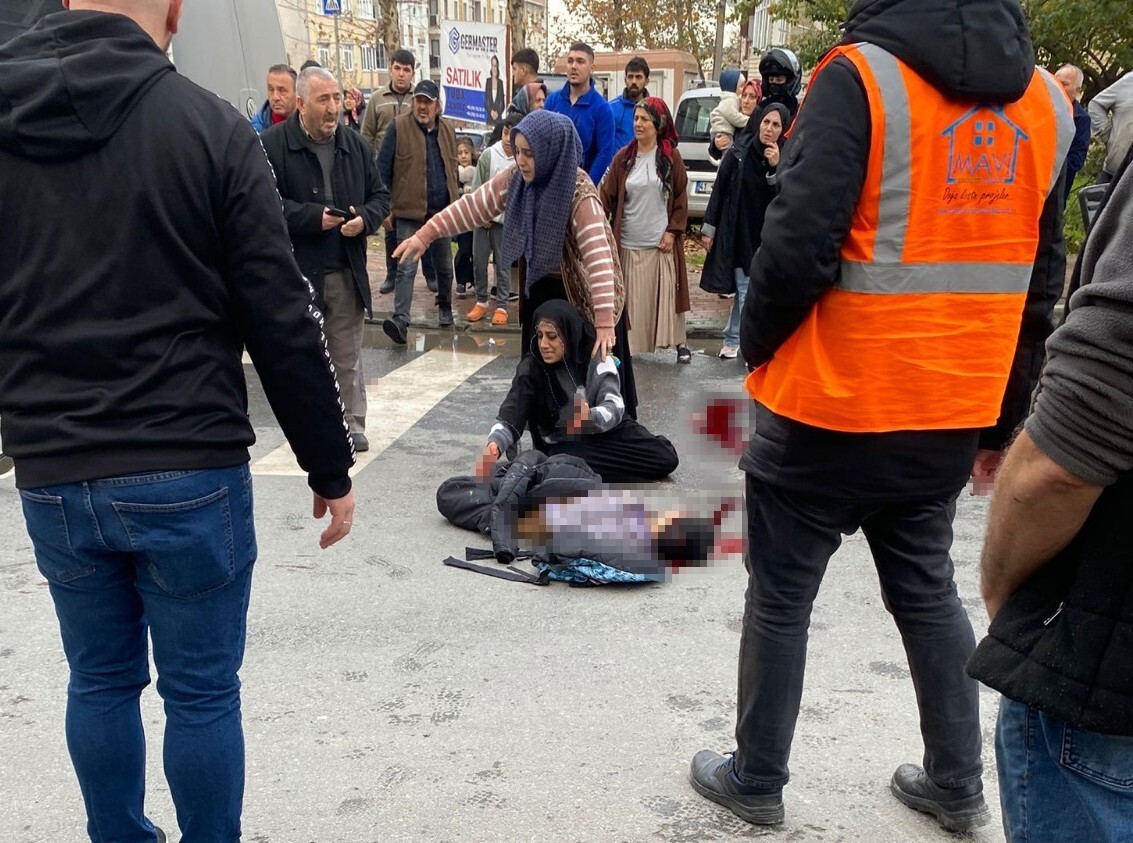 KOCAELİ’DE EVE GİTMEK İÇİN OKULDAN ÇIKAN 10 YAŞINDAKİ ÇOCUĞA YAYA GEÇİDİNDE SERVİS MİNİBÜSÜ...