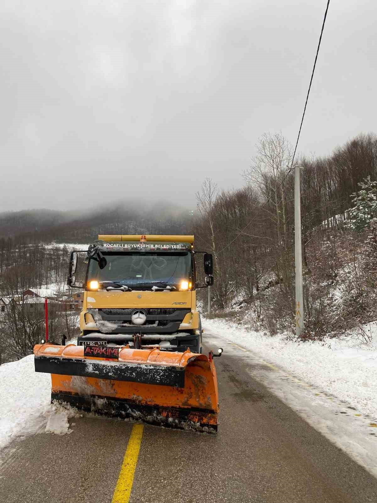 KOCAELİ’DE YÜKSEK KESİMLERDE KAR YAĞIŞI ETKİSİNİ SÜRDÜRÜRKEN, VATANDAŞLAR KARIN KEYFİNİ ÇIKARIYOR....