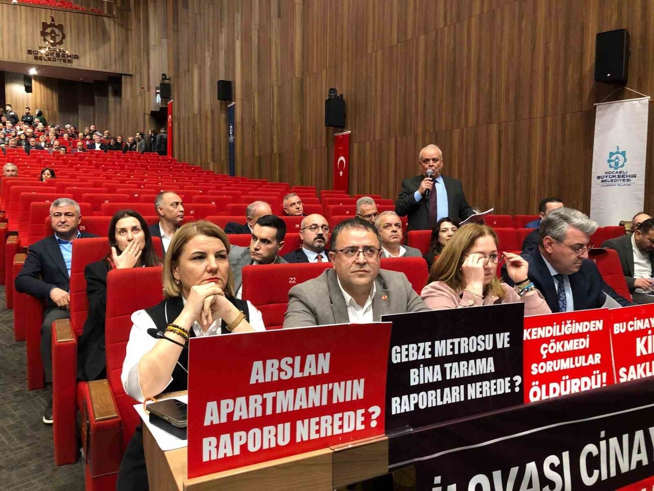 KOCAELİ KONGRE MERKEZİ'NDE GERÇEKLEŞTİRİLEN MECLİS TOPLANTISINDA 112 GÜNDEM MADDESİ...