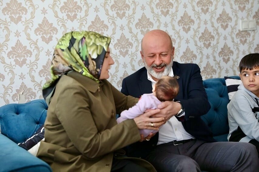 KOCASİNAN BELEDİYE BAŞKANI AHMET ÇOLAKBAYRAKDAR, 2015 YILINDA HAYATA GEÇİRDİĞİ ‘HOŞ GELDİN BEBEK...