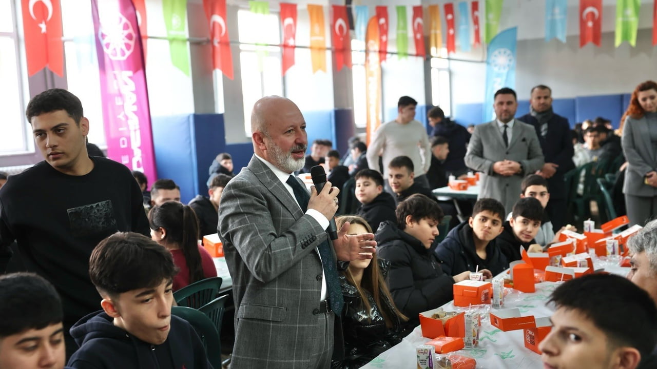KOCASİNAN BELEDİYE BAŞKANI AHMET ÇOLAKBAYRAKDAR, ARİF MOLU MESLEKİ VE TEKNİK ANADOLU LİSESİ’Nİ...