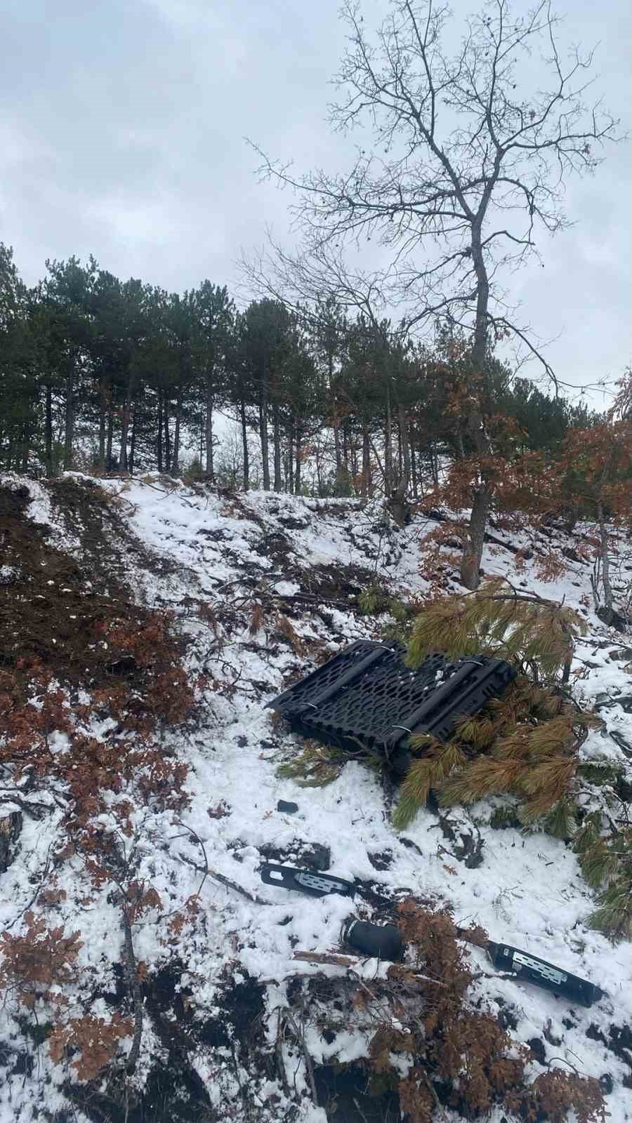 KONTROLDEN ÇIKAN OTOMOBİL KARŞI ŞERİDE GEÇTİ: 4 YARALI