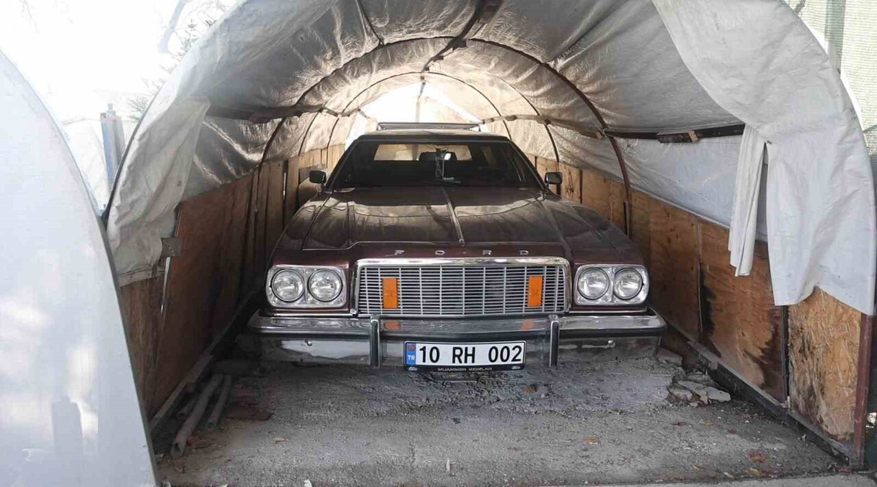 KONYA'DA 42 YILDIR ARABA RESTORASYONU YAPAN MUAMMER KICIKLAR (61), ÇOCUKLUK HAYALİYLE BAŞLADIĞI...