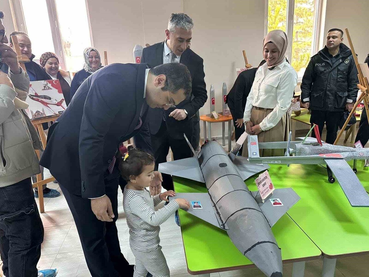 KONYA'NIN BOZKIR İLÇESİNDE ANAOKULU ÖĞRENCİLERİ, YERLİ MALI HAFTASI ETKİNLİĞİNDE TÜRKİYE'NİN YERLİ...