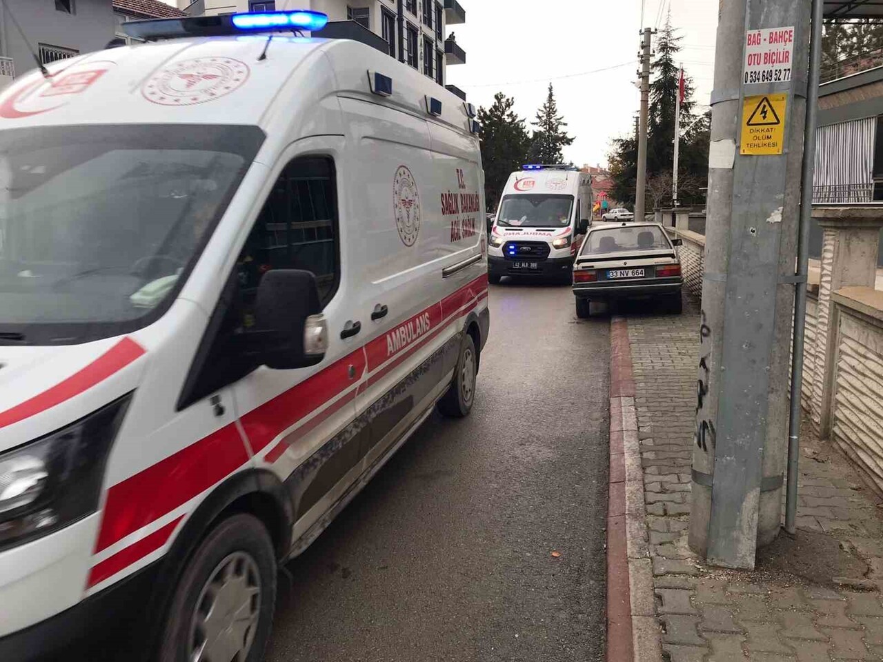 KONYA'NIN EREĞLİ İLÇESİNDE HALK PAZARINDAKİ ESNAF ARASINDA ÇIKAN KAVGADA 5 KİŞİ YARALANDI.