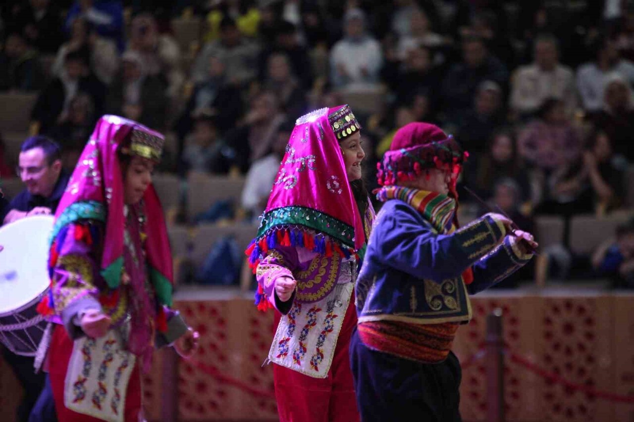 KONYA’DA 3 ARALIK DÜNYA ENGELLİLER GÜNÜ KAPSAMINDA DÜZENLENEN "DÜNYA ENGELLİLER GÜNÜ FARKINDALIK...
