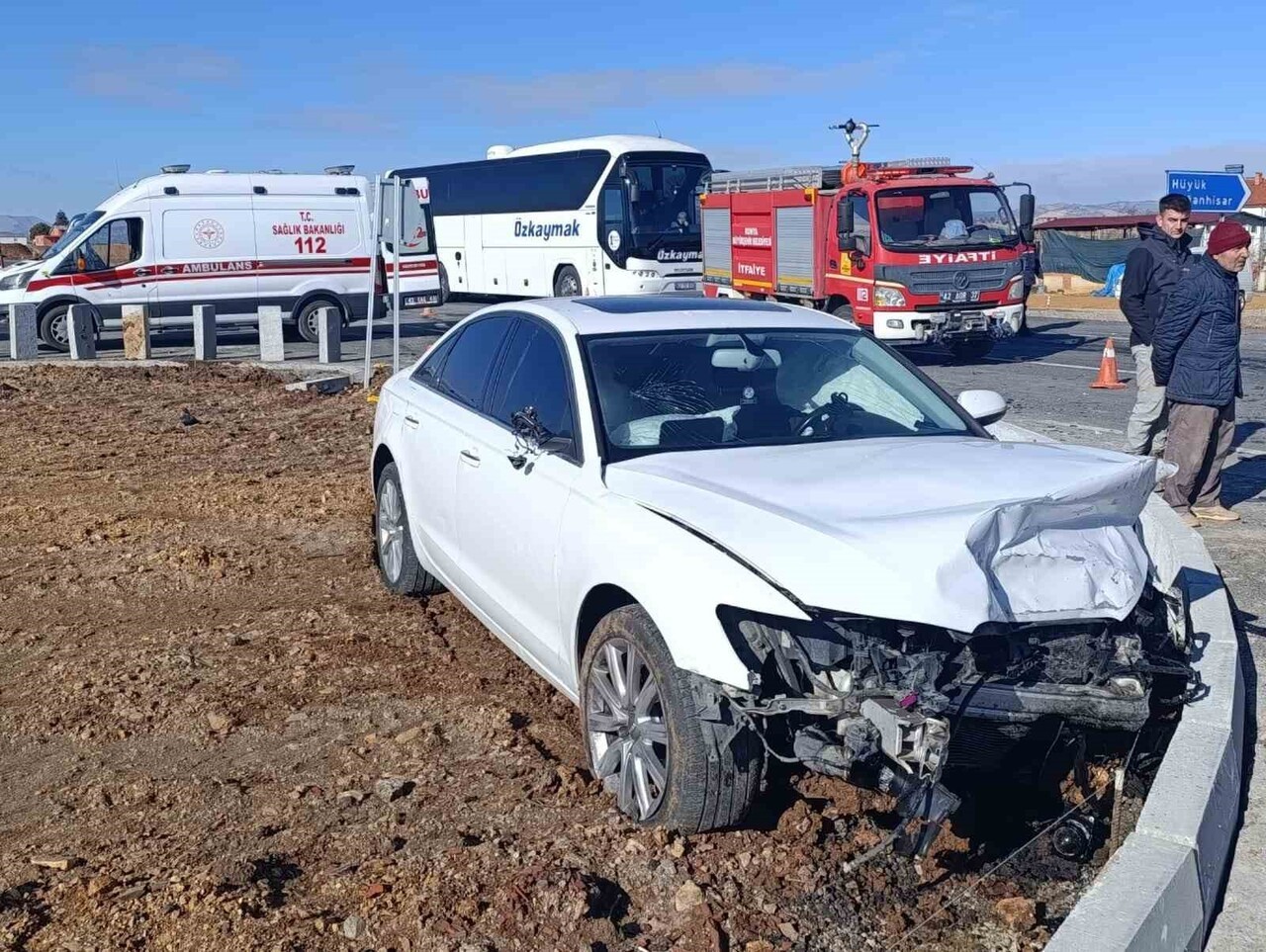 KONYA’NIN HÜYÜK İLÇESİNDE İKİ OTOMOBİLİN ÇARPIŞMASI SONUCU MEYDANA GELEN TRAFİK KAZASINDA 2 KİŞİ...