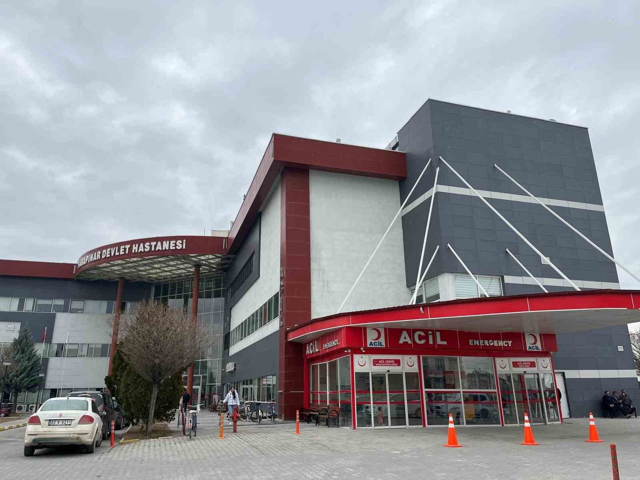 KONYA’NIN KARAPINAR İLÇESİNDE BUZLANMA NEDENİYLE MEYDANA GELEN TRAFİK KAZASINDA MOTOSİKLET...