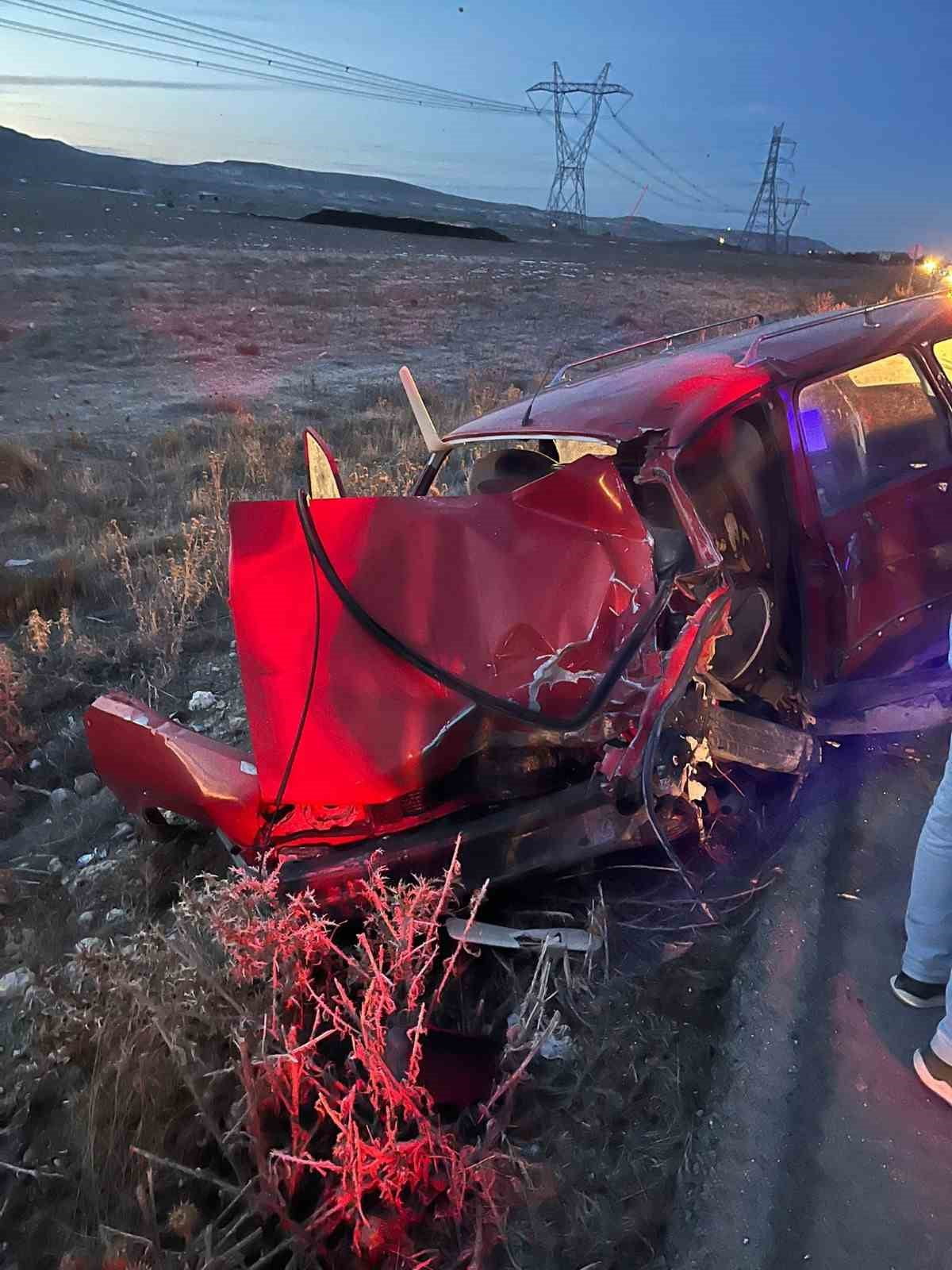 KONYA’NIN KARAPINAR İLÇESİNDE TIR İLE OTOMOBİLİN ÇARPIŞMASI SONUCU 1 KİŞİ YARALANDI.