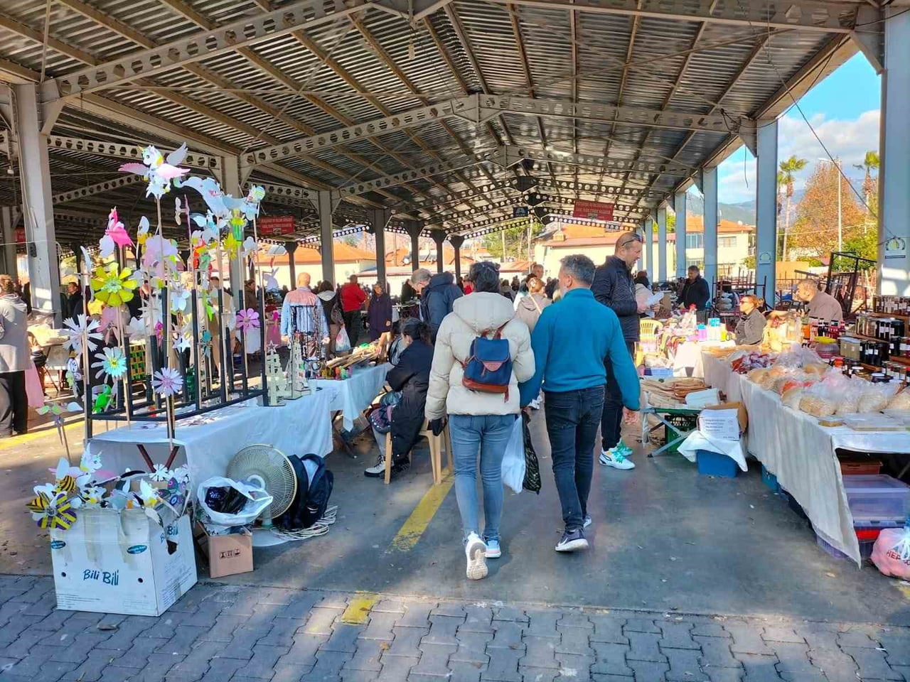 KÖYCEĞİZ’DE YILBAŞI PAZARI KURULDU