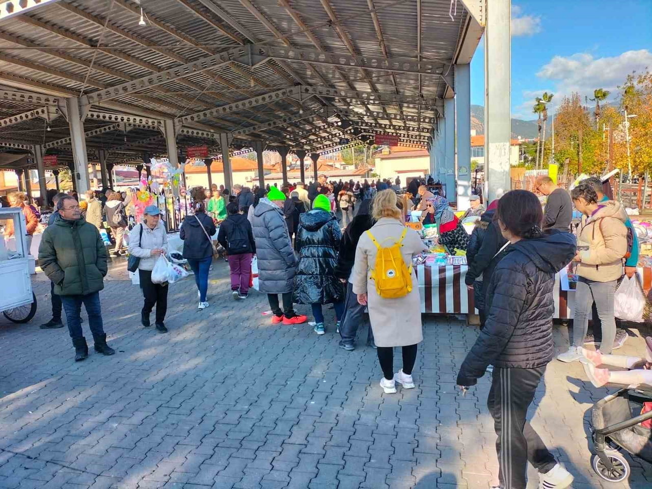 KÖYCEĞİZ’DE YILBAŞI PAZARI KURULDU