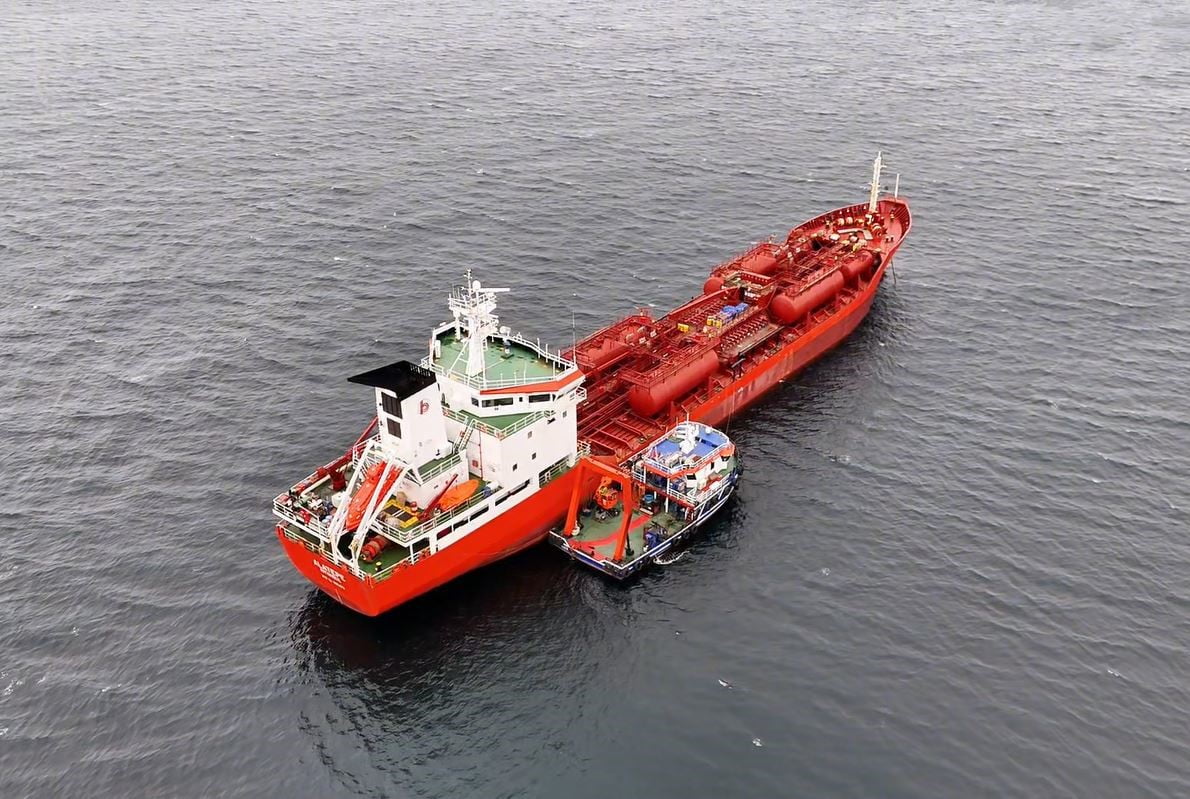 KÜÇÜKÇEKMECE'DE DEMİR SAHASINDA TÜRK BANDIRALI ALATEPE TANKERİNİ KURTARMA VE HASAR TESPİT...